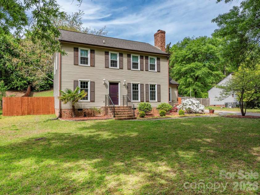 11628 Shandon Circle, Charlotte, NC 28226.  MLS# CAR4369077, YatesRealty ID 14896. 