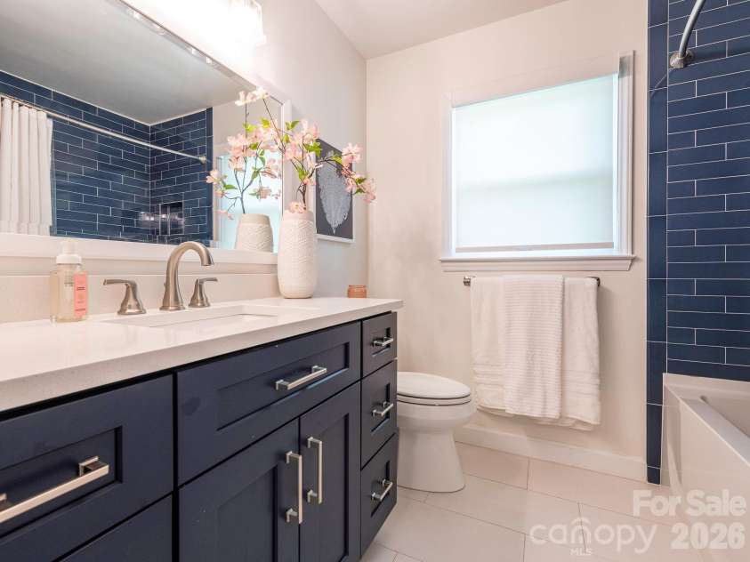 11628 Shandon Circle, Charlotte, NC 28226.  MLS# CAR4369077, YatesRealty ID 14896. 