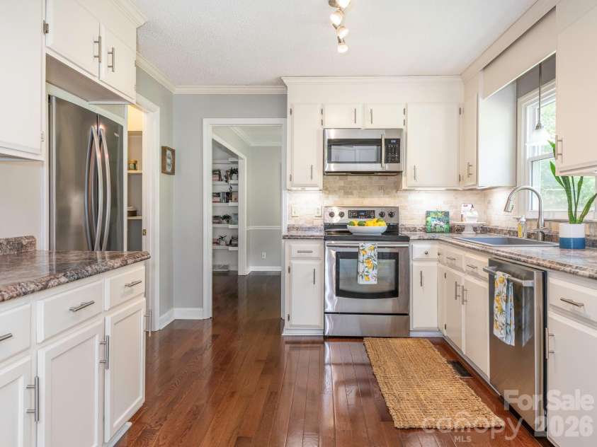 11628 Shandon Circle, Charlotte, NC 28226.  MLS# CAR4369077, YatesRealty ID 14896. 