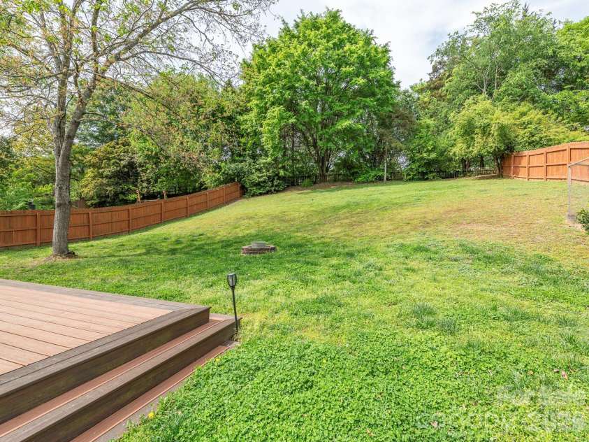 11628 Shandon Circle, Charlotte, NC 28226.  MLS# CAR4369077, YatesRealty ID 14896. 