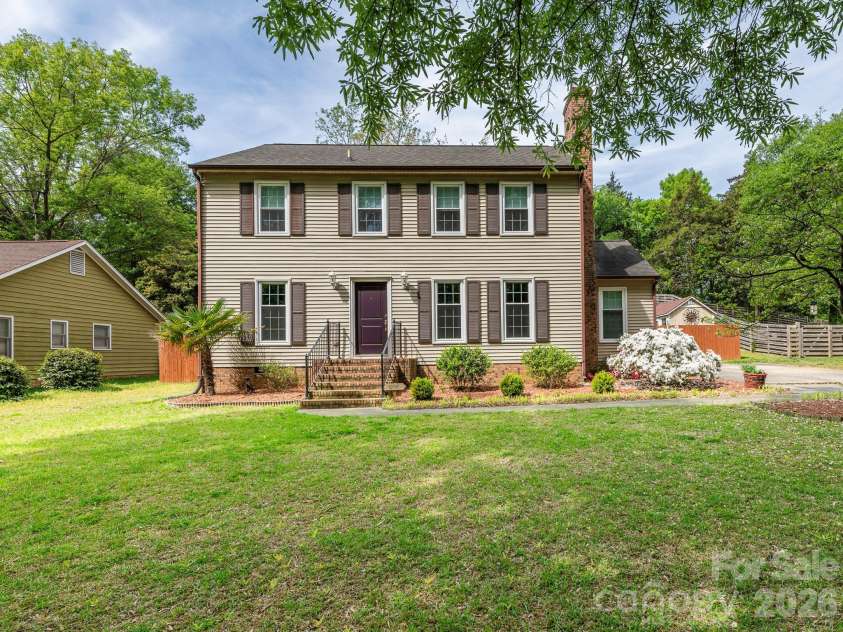 11628 Shandon Circle, Charlotte, NC 28226.  MLS# CAR4369077, YatesRealty ID 14896. 