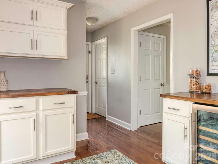 11628 Shandon Circle, Charlotte, NC 28226.  MLS# CAR4369077, YatesRealty ID 14896. 