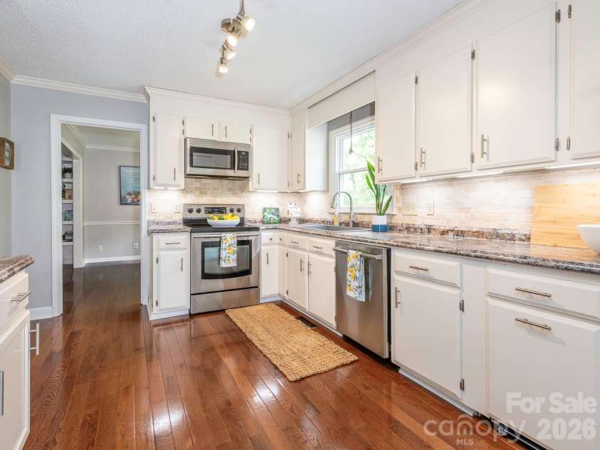 11628 Shandon Circle, Charlotte, NC 28226.  MLS# CAR4369077, YatesRealty ID 14896. 