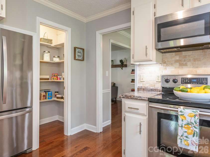 11628 Shandon Circle, Charlotte, NC 28226.  MLS# CAR4369077, YatesRealty ID 14896. 
