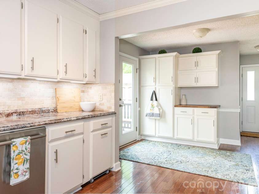 11628 Shandon Circle, Charlotte, NC 28226.  MLS# CAR4369077, YatesRealty ID 14896. 