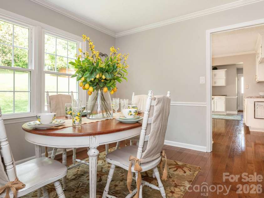 11628 Shandon Circle, Charlotte, NC 28226.  MLS# CAR4369077, YatesRealty ID 14896. 