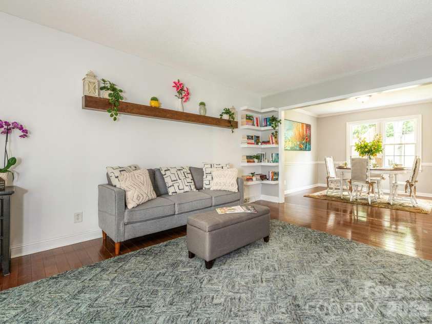 11628 Shandon Circle, Charlotte, NC 28226.  MLS# CAR4369077, YatesRealty ID 14896. 