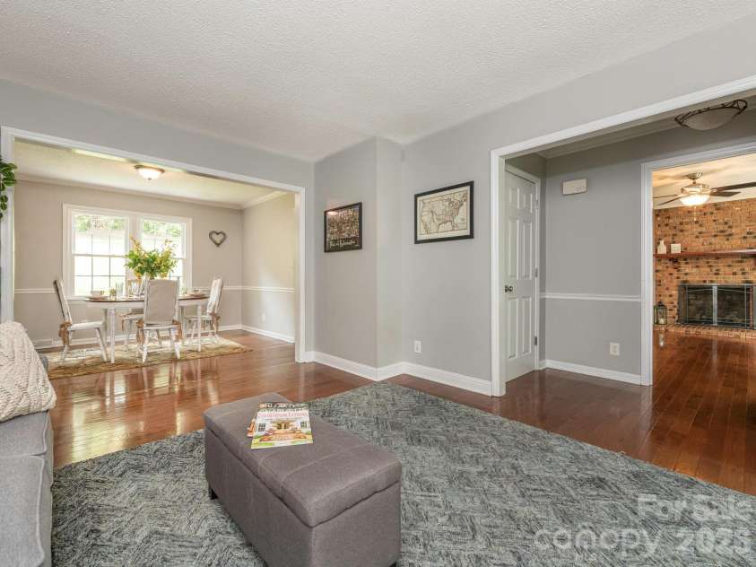 11628 Shandon Circle, Charlotte, NC 28226.  MLS# CAR4369077, YatesRealty ID 14896. 