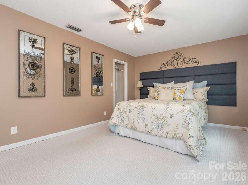 11628 Shandon Circle, Charlotte, NC 28226.  MLS# CAR4369077, YatesRealty ID 14896. 