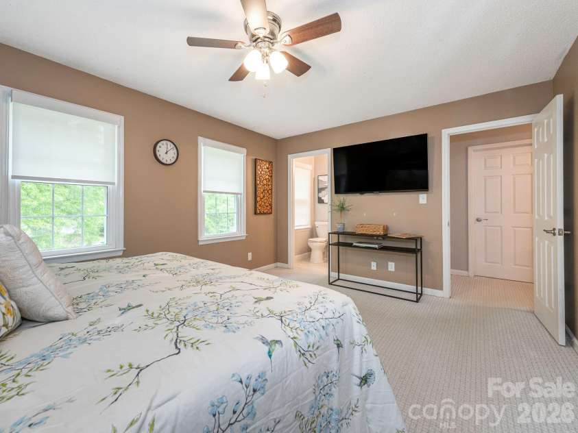 11628 Shandon Circle, Charlotte, NC 28226.  MLS# CAR4369077, YatesRealty ID 14896. 