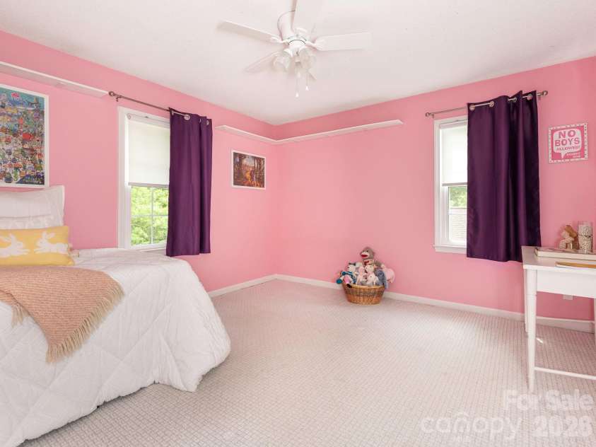11628 Shandon Circle, Charlotte, NC 28226.  MLS# CAR4369077, YatesRealty ID 14896. 