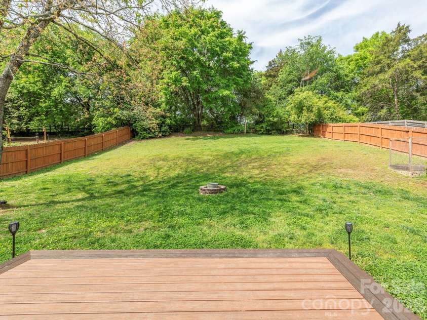 11628 Shandon Circle, Charlotte, NC 28226.  MLS# CAR4369077, YatesRealty ID 14896. 
