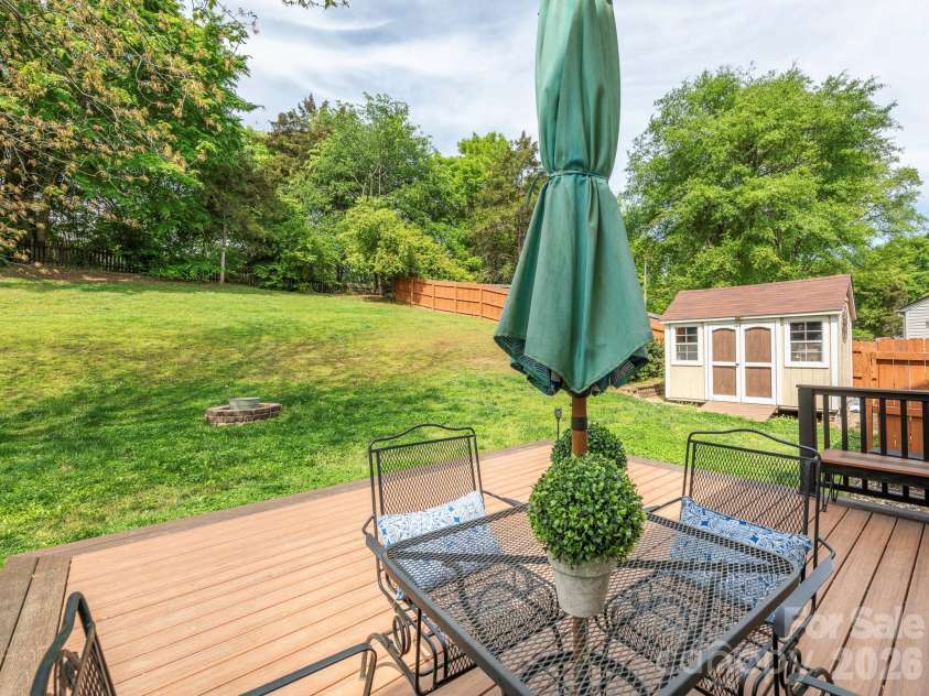 11628 Shandon Circle, Charlotte, NC 28226.  MLS# CAR4369077, YatesRealty ID 14896. 