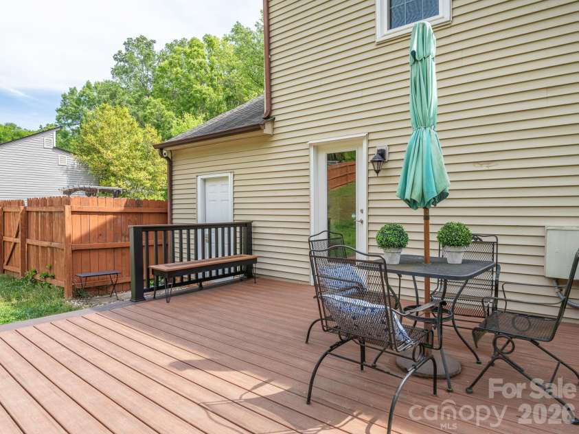 11628 Shandon Circle, Charlotte, NC 28226.  MLS# CAR4369077, YatesRealty ID 14896. 