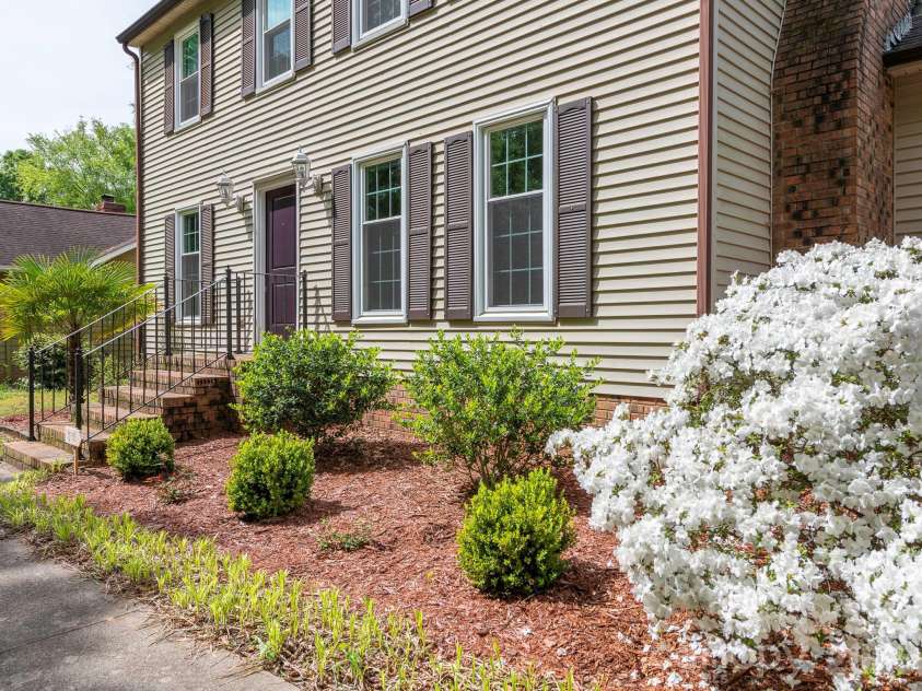 11628 Shandon Circle, Charlotte, NC 28226.  MLS# CAR4369077, YatesRealty ID 14896. 