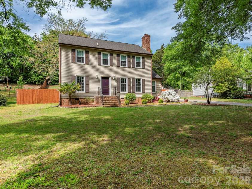 11628 Shandon Circle, Charlotte, NC 28226.  MLS# CAR4369077, YatesRealty ID 14896. 
