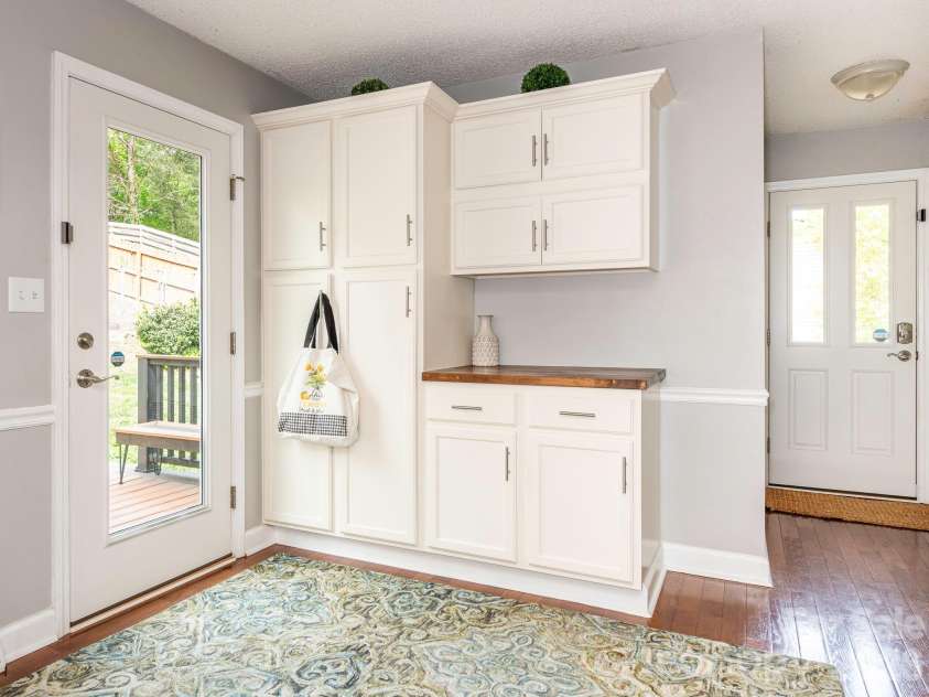 11628 Shandon Circle, Charlotte, NC 28226.  MLS# CAR4369077, YatesRealty ID 14896. Drop Zone