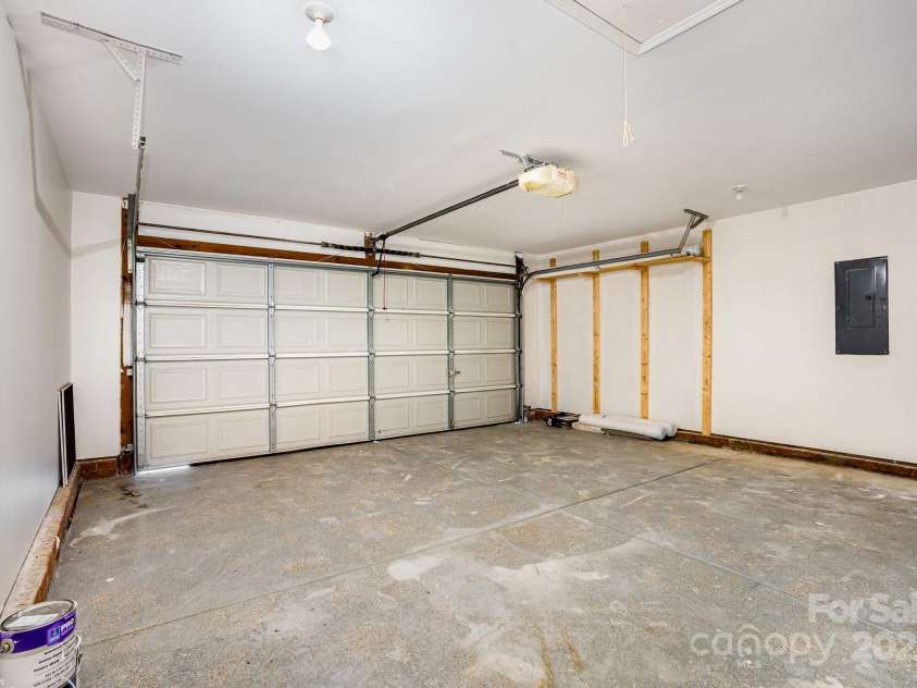 1776 Baylor Drive, Rock Hill, SC 29732.  MLS# CAR4260611, YatesRealty ID 14897. 2-car attached garage