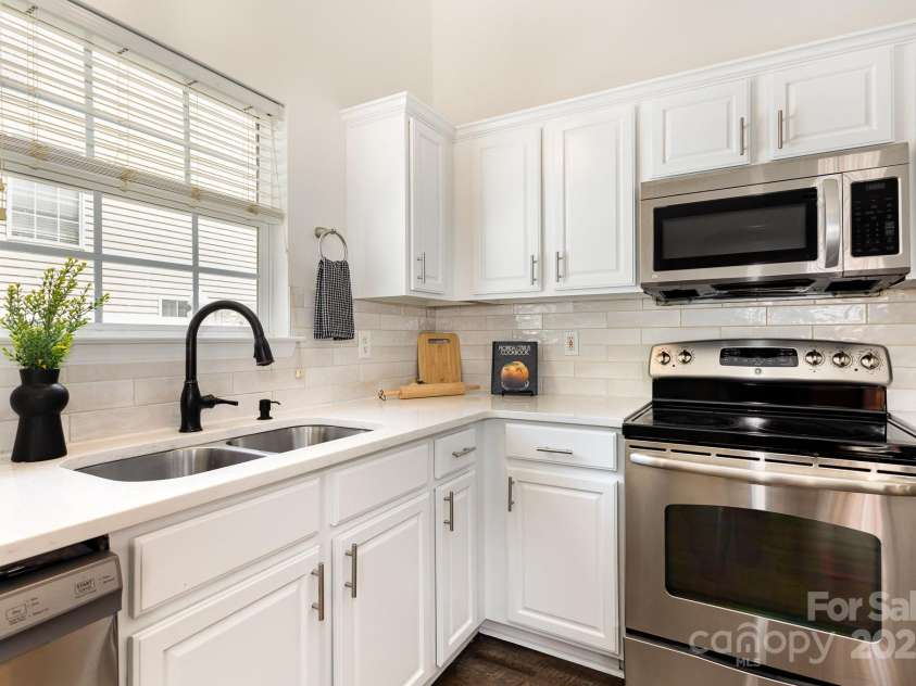1776 Baylor Drive, Rock Hill, SC 29732.  MLS# CAR4260611, YatesRealty ID 14897. Renovated kitchen