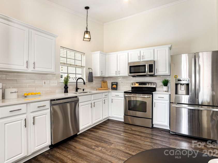 1776 Baylor Drive, Rock Hill, SC 29732.  MLS# CAR4260611, YatesRealty ID 14897. Stunning kitchen