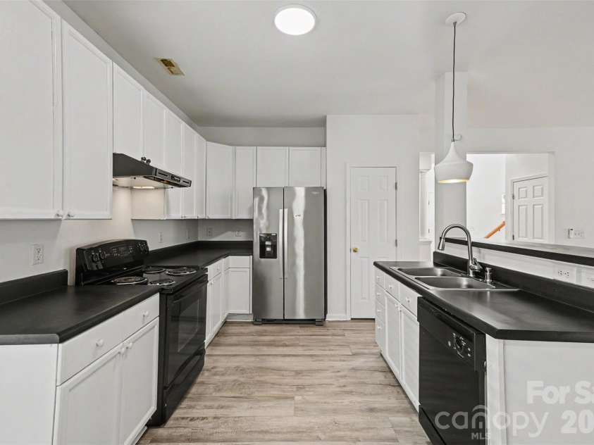 5041 Prosperity Ridge Road, Charlotte, NC 28269.  MLS# CAR4368061, YatesRealty ID 14898. 
