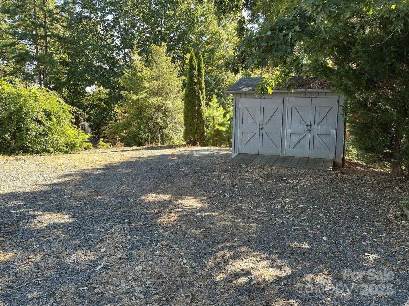 121 Cardinal Drive, New London, NC 28127.  MLS# CAR4314481, YatesRealty ID 1490. 