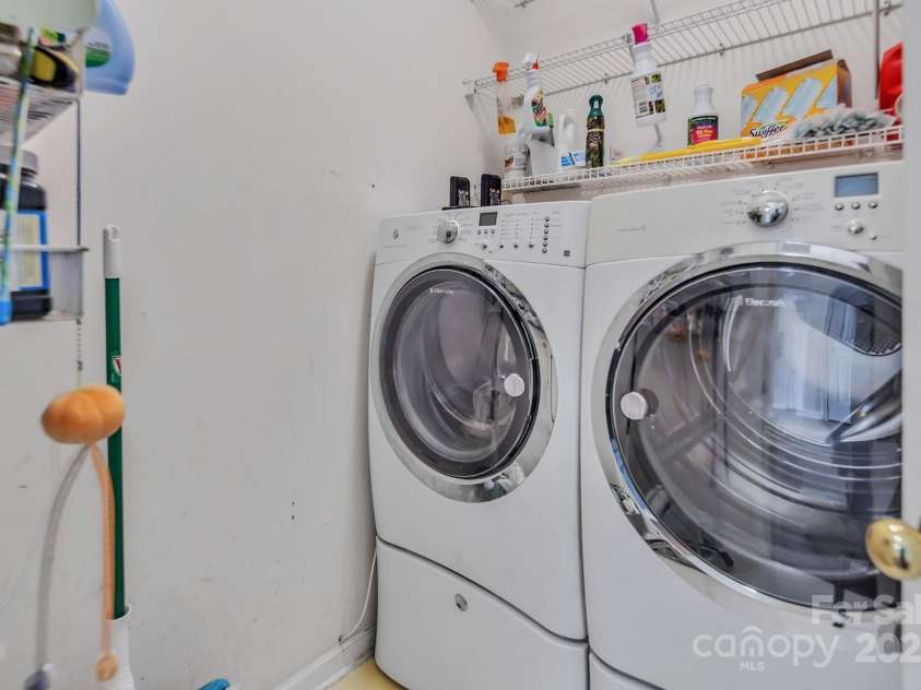 10508 Madison Park Drive, Charlotte, NC 28269.  MLS# CAR4251190, YatesRealty ID 14900. 1st Floor Laundry Room