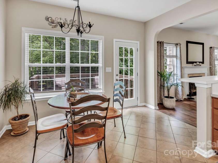 10508 Madison Park Drive, Charlotte, NC 28269.  MLS# CAR4251190, YatesRealty ID 14900. Eat-in Kitchen