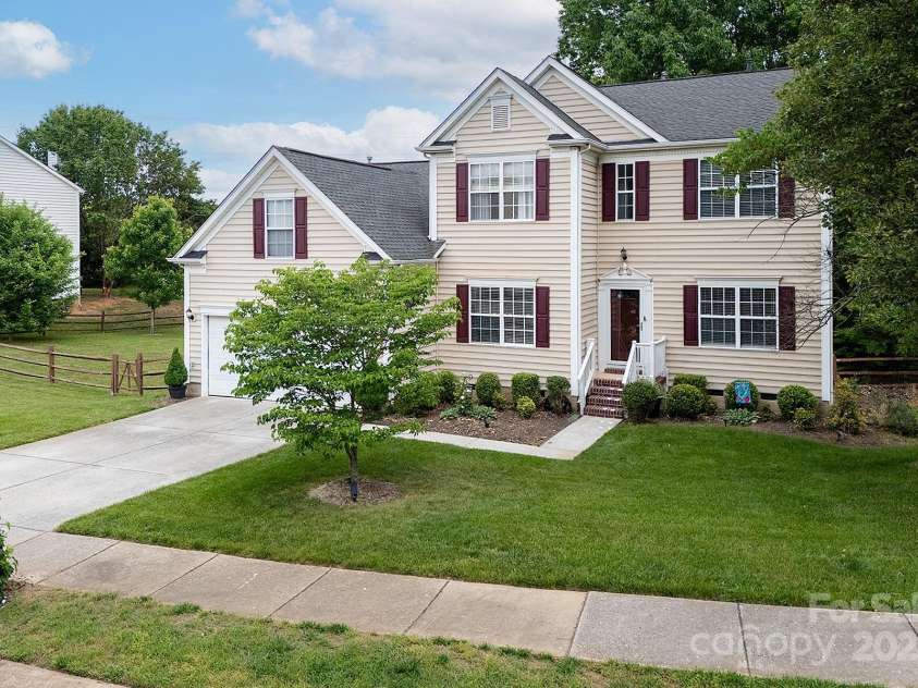 10508 Madison Park Drive, Charlotte, NC 28269.  MLS# CAR4251190, YatesRealty ID 14900. Exterior