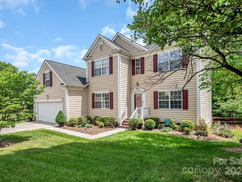 10508 Madison Park Drive, Charlotte, NC 28269.  MLS# CAR4251190, YatesRealty ID 14900. Exterior