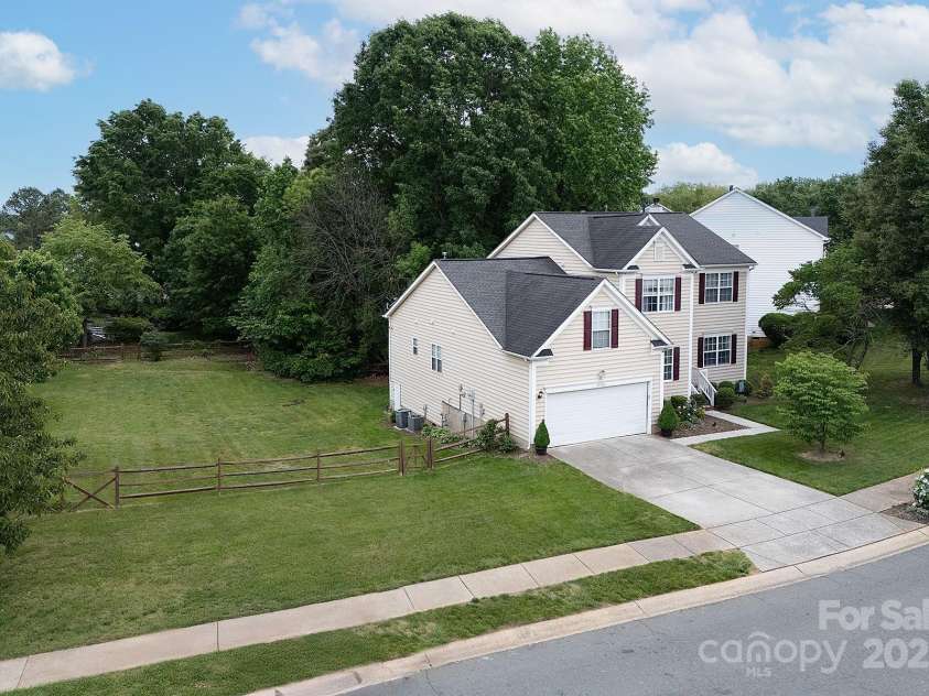 10508 Madison Park Drive, Charlotte, NC 28269.  MLS# CAR4251190, YatesRealty ID 14900. Exterior