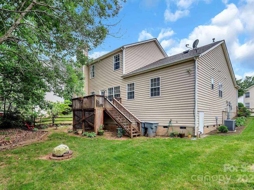 10508 Madison Park Drive, Charlotte, NC 28269.  MLS# CAR4251190, YatesRealty ID 14900. Exterior Back Yard