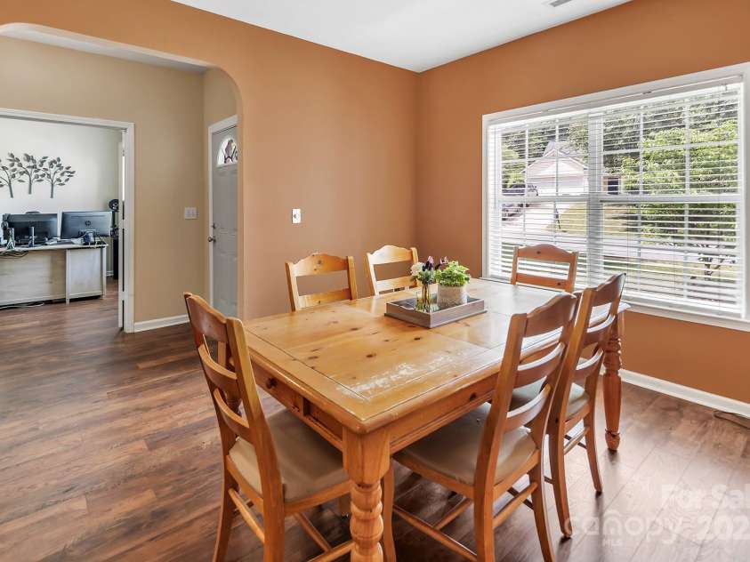 10508 Madison Park Drive, Charlotte, NC 28269.  MLS# CAR4251190, YatesRealty ID 14900. Formal Dining Area