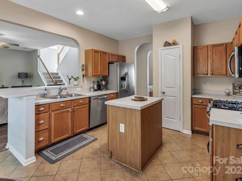 10508 Madison Park Drive, Charlotte, NC 28269.  MLS# CAR4251190, YatesRealty ID 14900. Kitchen