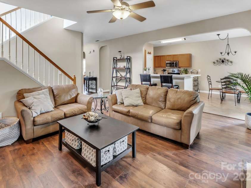 10508 Madison Park Drive, Charlotte, NC 28269.  MLS# CAR4251190, YatesRealty ID 14900. Living Room