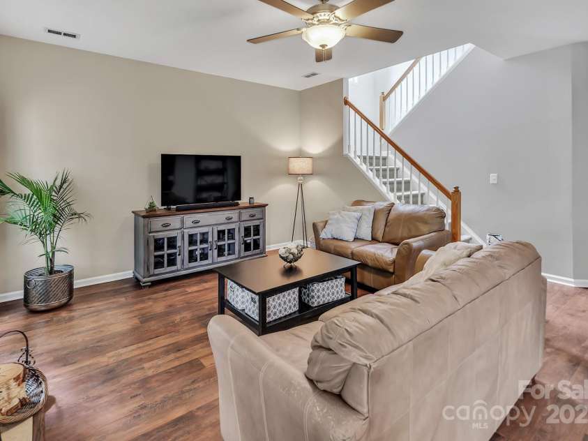 10508 Madison Park Drive, Charlotte, NC 28269.  MLS# CAR4251190, YatesRealty ID 14900. Living Room