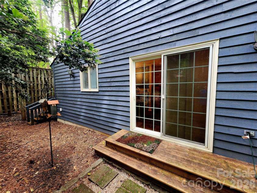 2800 Patio Lane, Gastonia, NC 28056.  MLS# CAR4259858, YatesRealty ID 14900. 