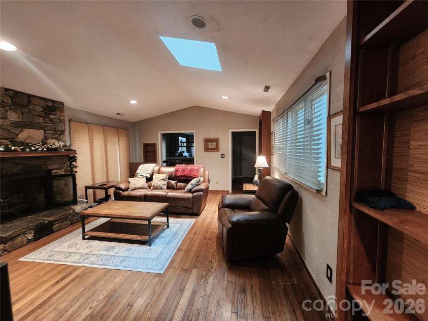2800 Patio Lane, Gastonia, NC 28056.  MLS# CAR4259858, YatesRealty ID 14900. 