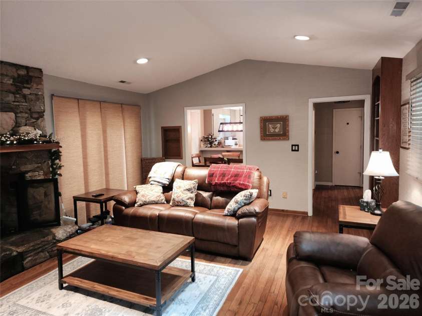 2800 Patio Lane, Gastonia, NC 28056.  MLS# CAR4259858, YatesRealty ID 14900. 