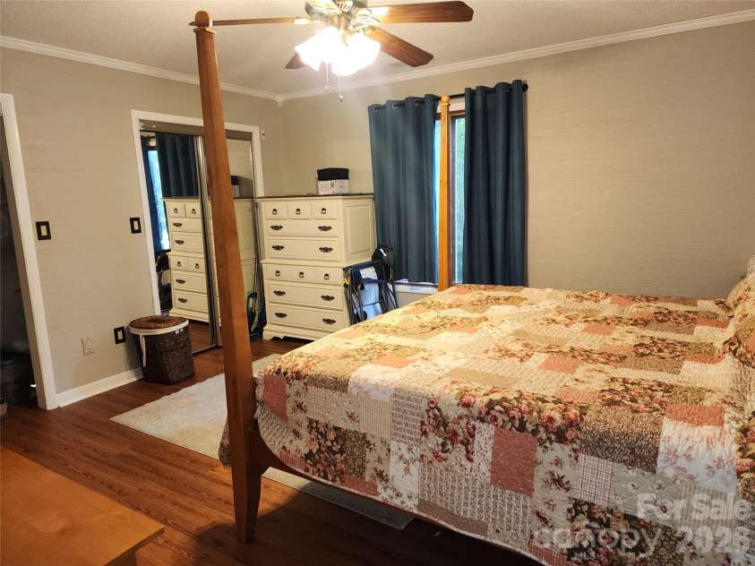 2800 Patio Lane, Gastonia, NC 28056.  MLS# CAR4259858, YatesRealty ID 14900. 