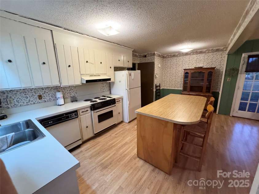 7501 Pawtuckett Road, Charlotte, NC 28214.  MLS# CAR4318165, YatesRealty ID 14901. 