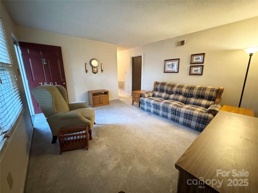 7501 Pawtuckett Road, Charlotte, NC 28214.  MLS# CAR4318165, YatesRealty ID 14901. 