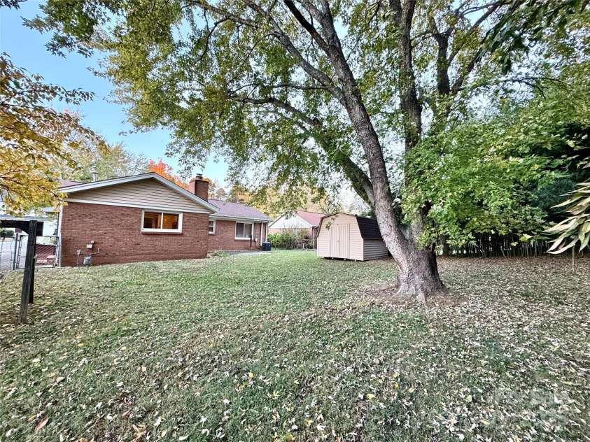 7501 Pawtuckett Road, Charlotte, NC 28214.  MLS# CAR4318165, YatesRealty ID 14901. 