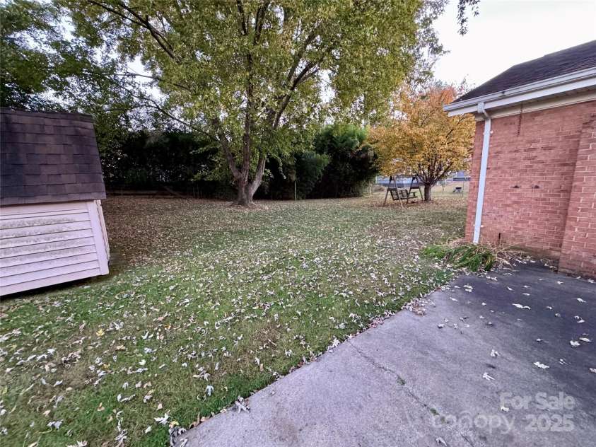 7501 Pawtuckett Road, Charlotte, NC 28214.  MLS# CAR4318165, YatesRealty ID 14901. 