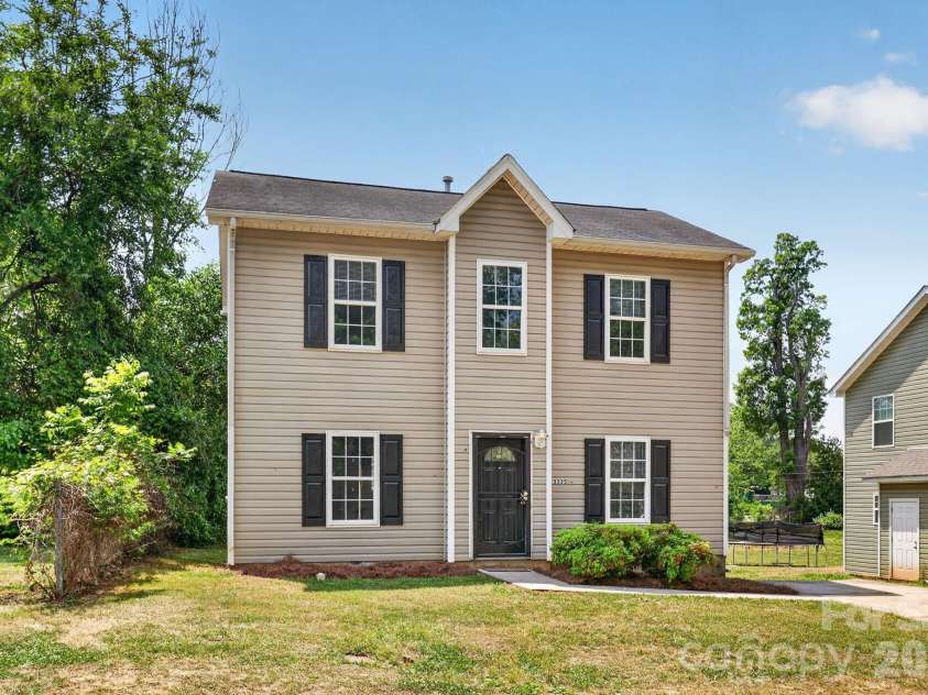 3335 Avalon Avenue, Charlotte, NC 28208.  MLS# CAR4373302, YatesRealty ID 14902. 