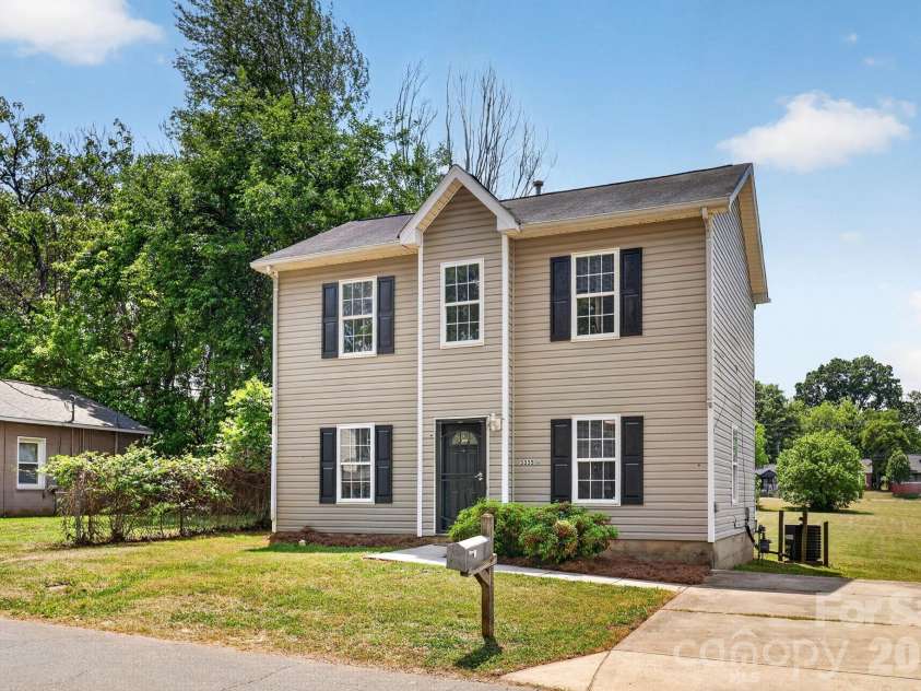 3335 Avalon Avenue, Charlotte, NC 28208.  MLS# CAR4373302, YatesRealty ID 14902. 