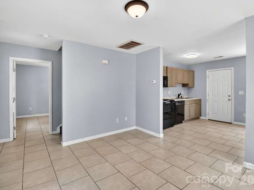 3335 Avalon Avenue, Charlotte, NC 28208.  MLS# CAR4373302, YatesRealty ID 14902. 