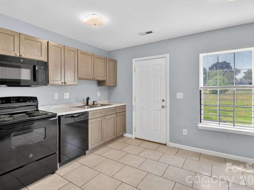 3335 Avalon Avenue, Charlotte, NC 28208.  MLS# CAR4373302, YatesRealty ID 14902. 