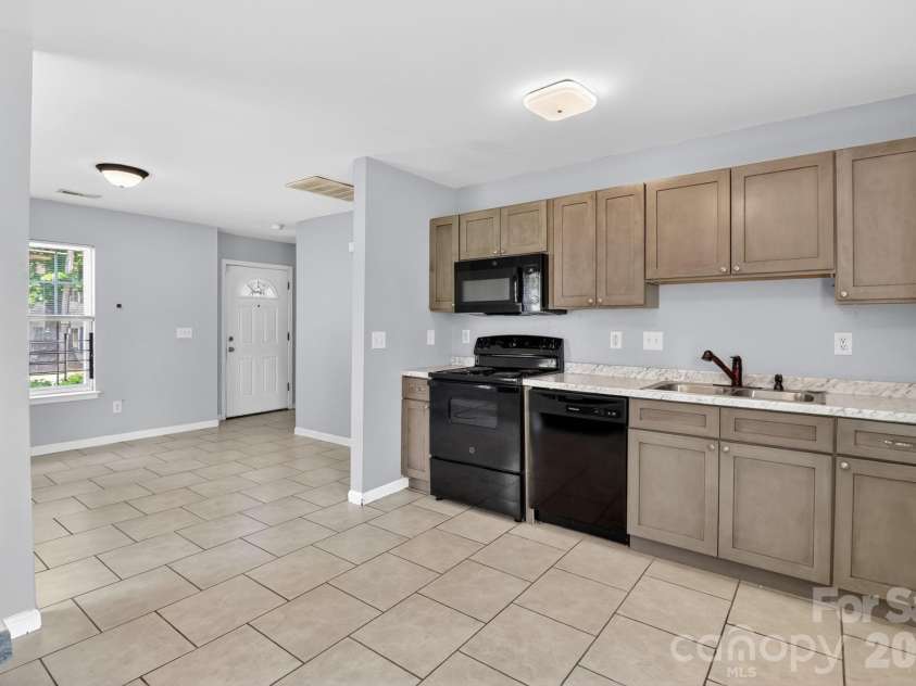 3335 Avalon Avenue, Charlotte, NC 28208.  MLS# CAR4373302, YatesRealty ID 14902. 