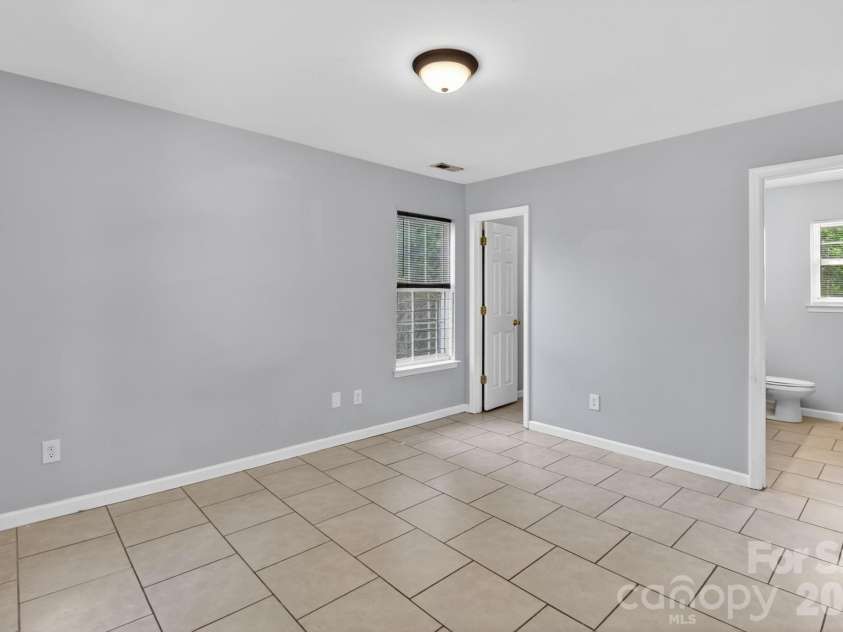 3335 Avalon Avenue, Charlotte, NC 28208.  MLS# CAR4373302, YatesRealty ID 14902. 